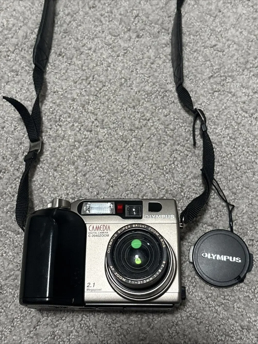 Olympus CAMEDIA C-2040 Zoom 2.1MP Digital Camera TESTED SD card Not included